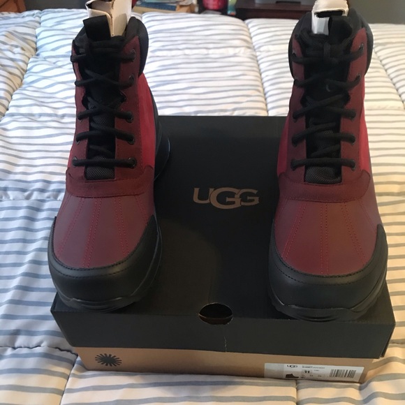 Uggs water proof winter boots& matching Uggs beanie - Picture 4 of 9